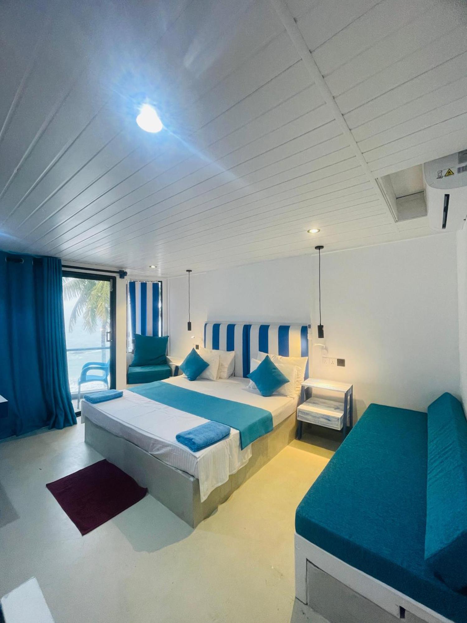 Suncoast Beach Hotel Mirissa Esterno foto