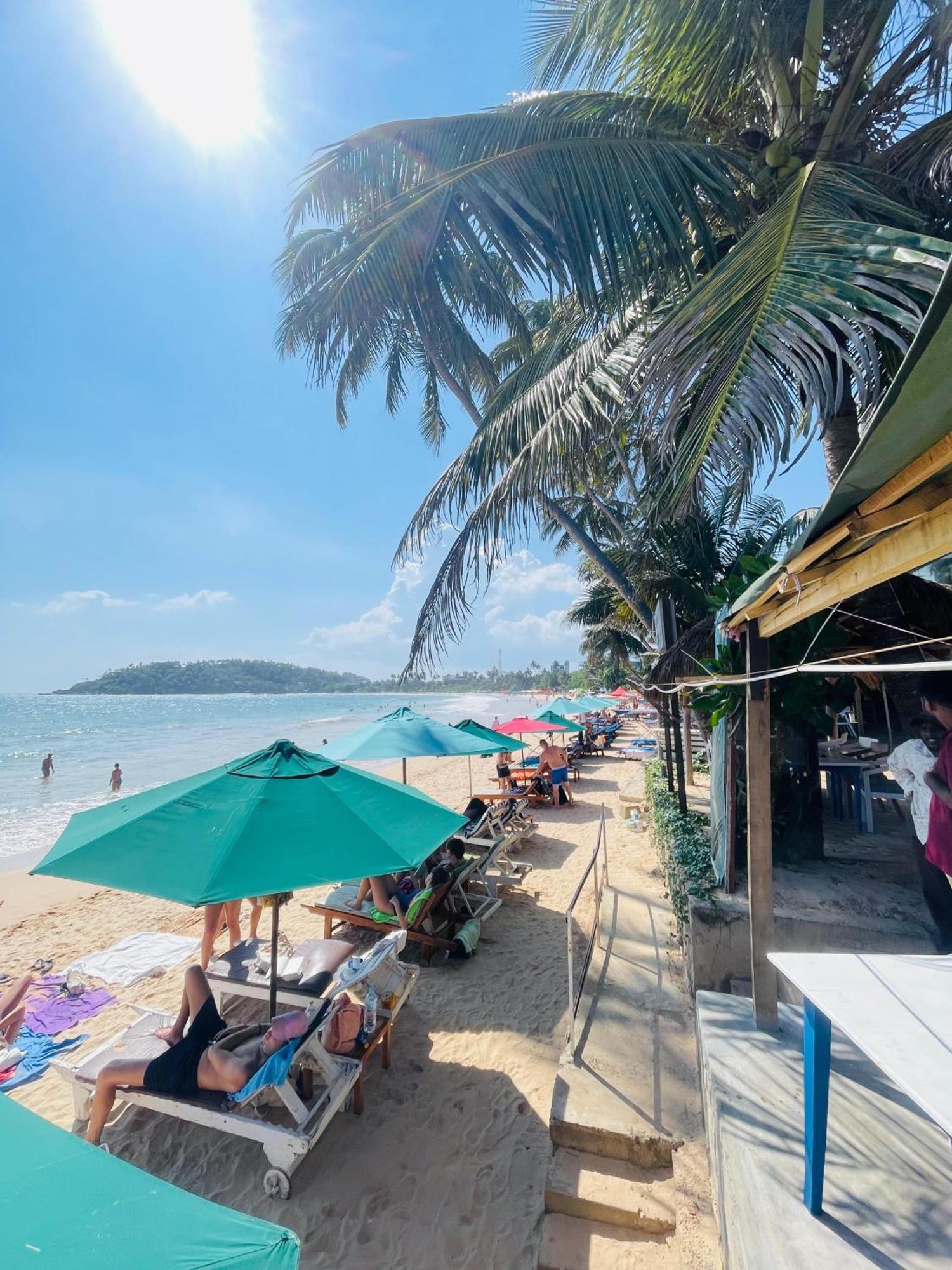 Suncoast Beach Hotel Mirissa Esterno foto